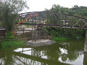 Ppravy na demolici mostu