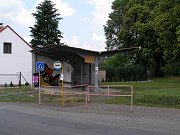 Přístřešek a autobusová zastávka