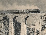 Parní vlak přejíždí viadukt Žampach