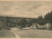 Stará pohlednice ocelového mostu