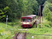Snmek z 11. ervence 2009 zachycuje osobn vlak do Zrue, kter projd mstem u pejezdu v km 42,816, tedy v mstech, kde pvodn stlo nkladit vpenky Sedlit.