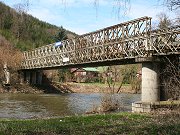 Ocelový most přes řeku Sázavu