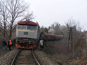 Celkový pohled na vykolejený vlak